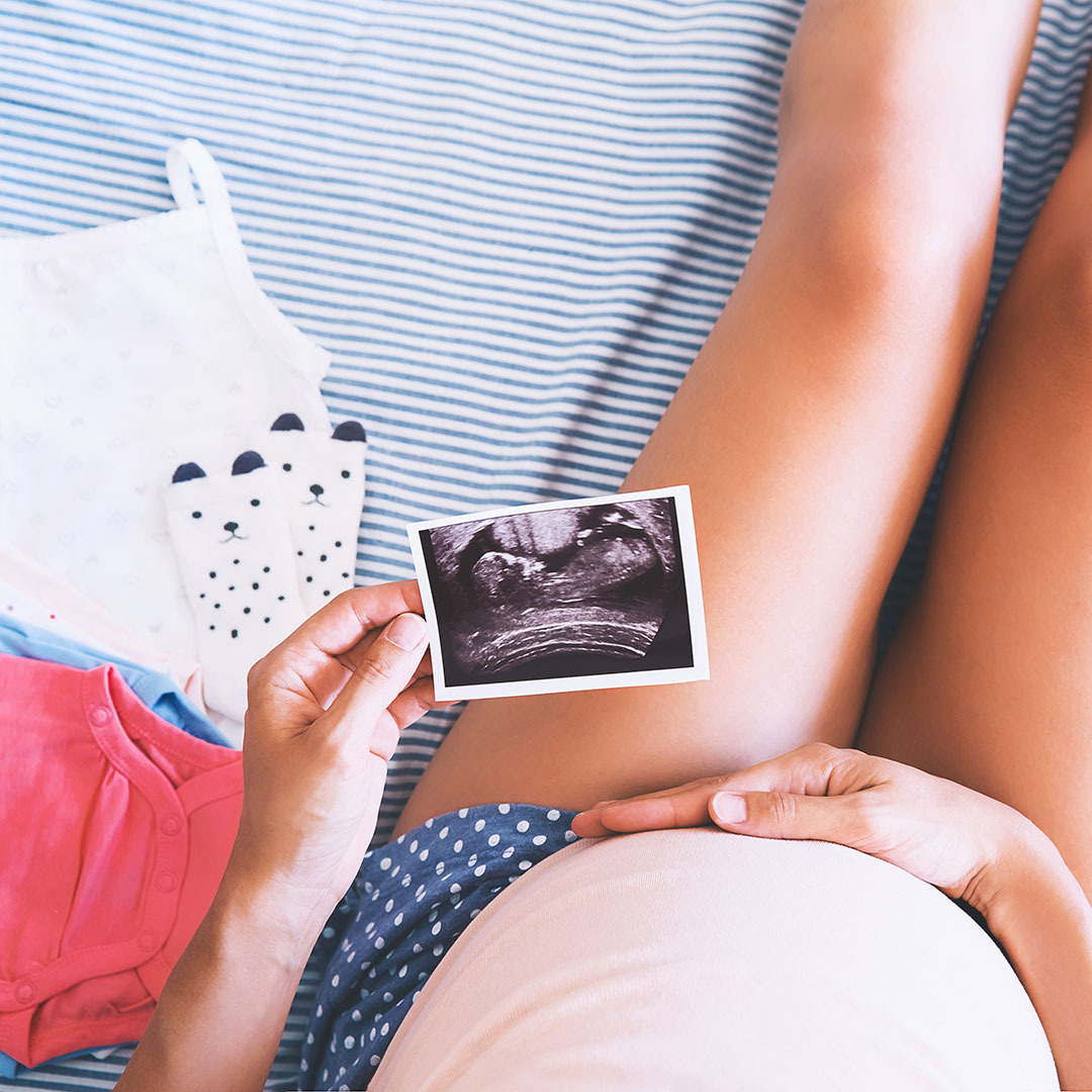 Mutter mit Baby – unsere Mission im Wunschbaby Institut Feichtinger