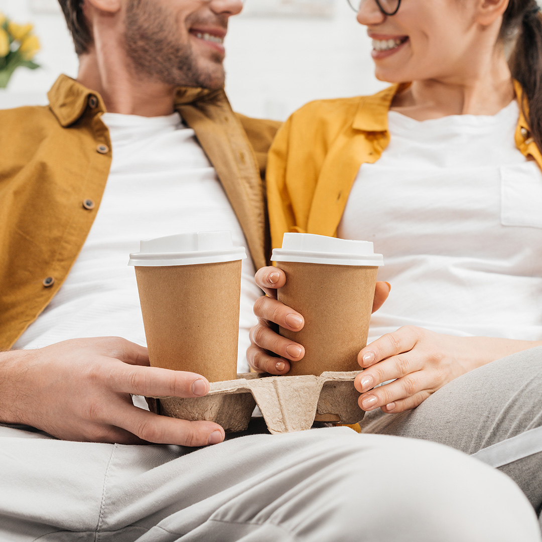 Recyclebare Becher im Wartebereich