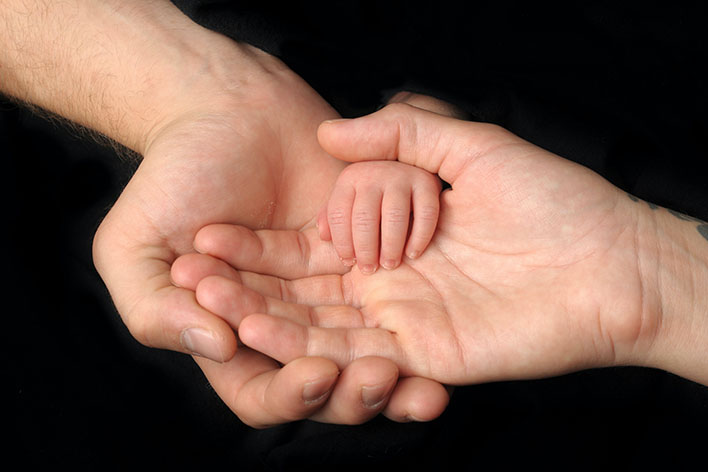 Der Eisprung hängt von der dominanten Hand ab (Links- oder Rechtshänder)