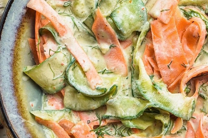Frische Gurke trifft auf Karottenpower